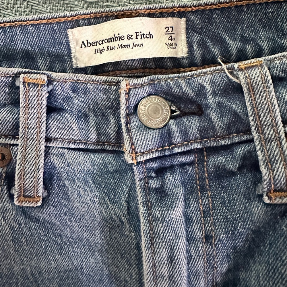 Abercrombie and Fitch High Rise mom Jean